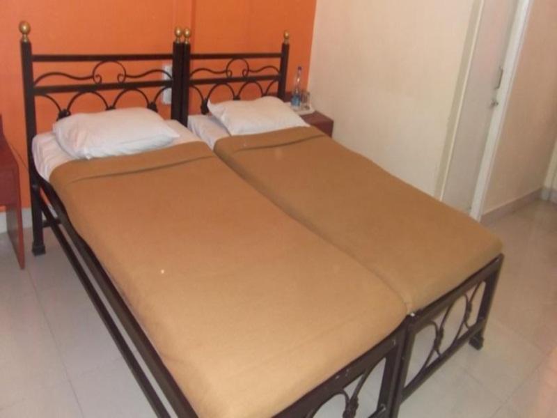 Oyo 1065 Hotel Hmr Royal Inn プネ エクステリア 写真