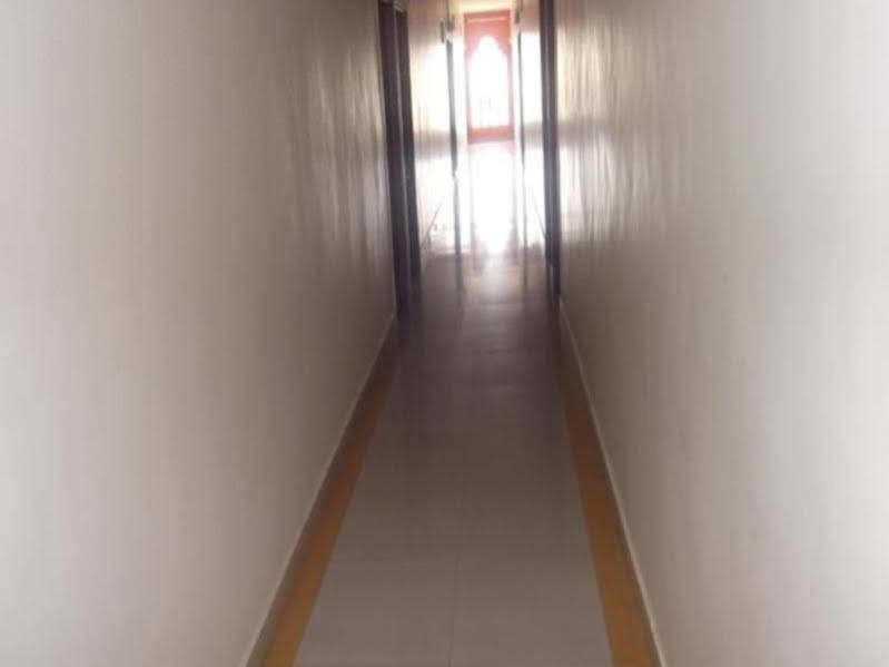 Oyo 1065 Hotel Hmr Royal Inn プネ エクステリア 写真
