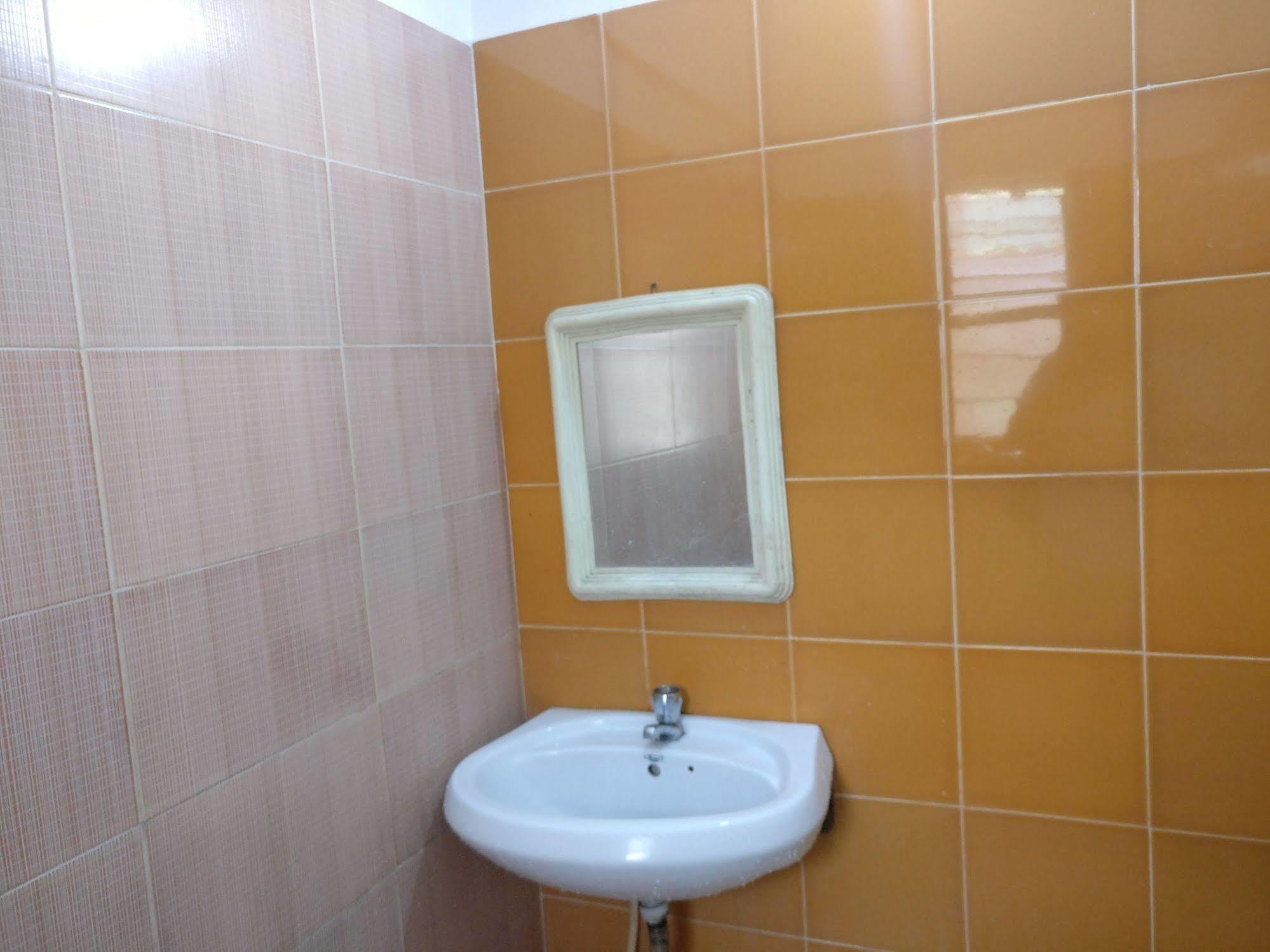 Oyo 1065 Hotel Hmr Royal Inn プネ エクステリア 写真