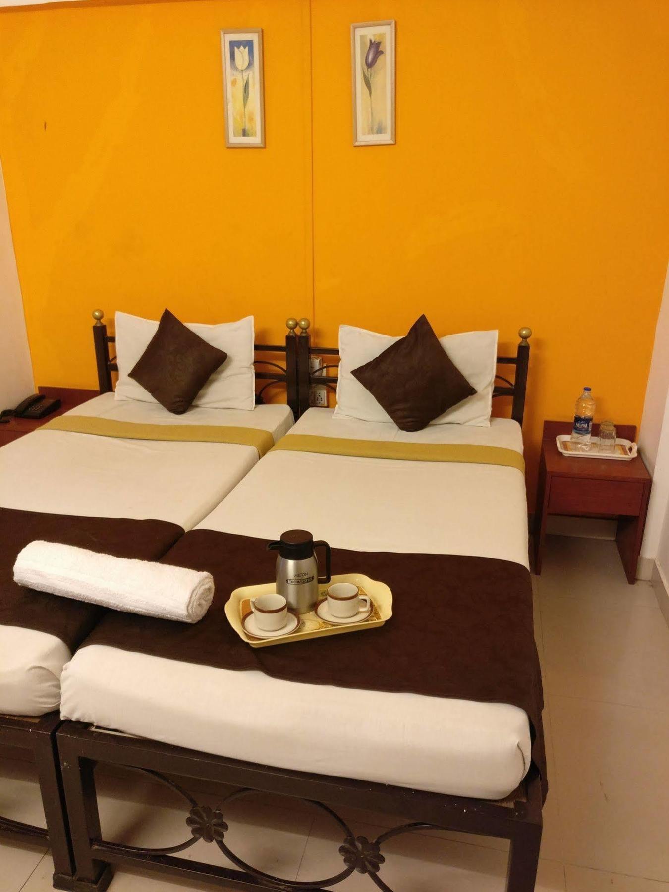 Oyo 1065 Hotel Hmr Royal Inn プネ エクステリア 写真