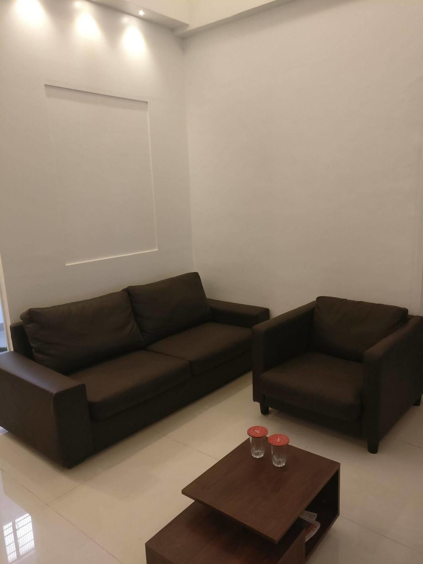 Oyo 1065 Hotel Hmr Royal Inn プネ エクステリア 写真