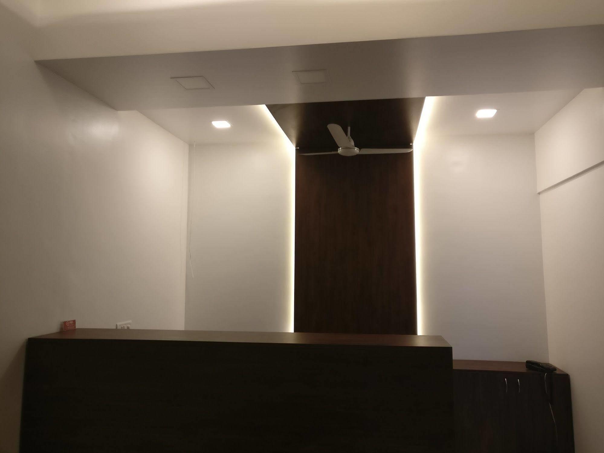 Oyo 1065 Hotel Hmr Royal Inn プネ エクステリア 写真