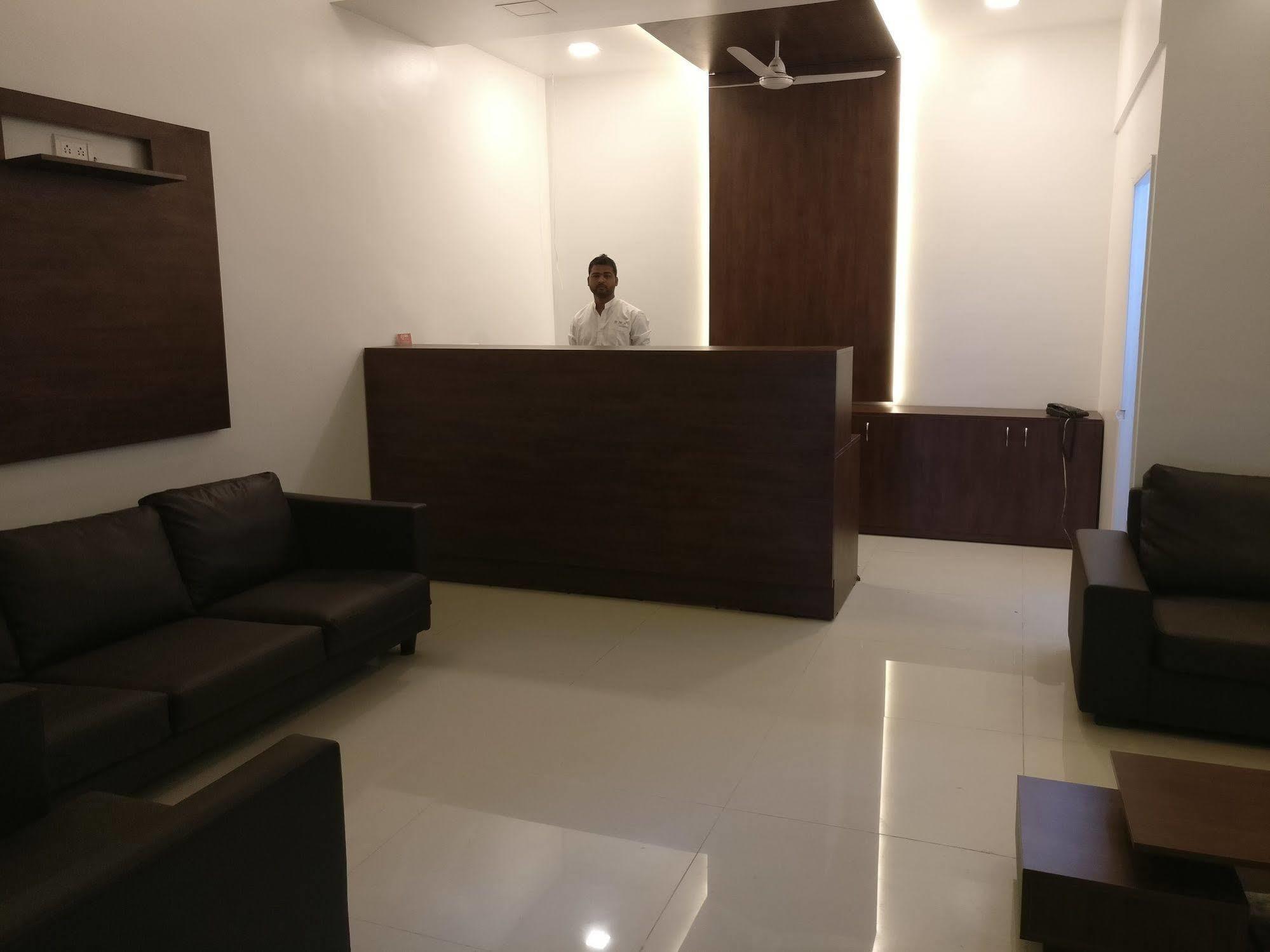 Oyo 1065 Hotel Hmr Royal Inn プネ エクステリア 写真