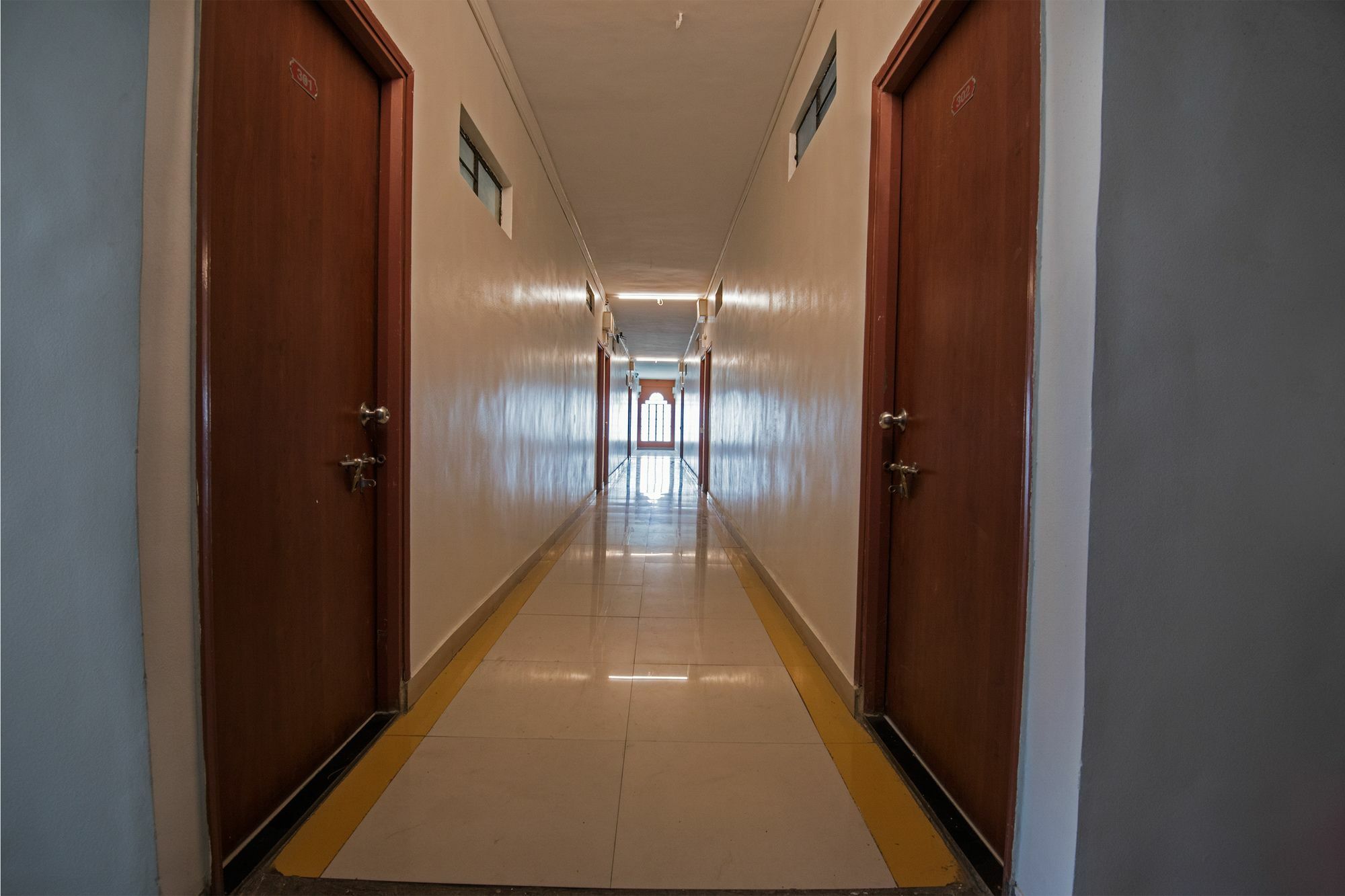 Oyo 1065 Hotel Hmr Royal Inn プネ エクステリア 写真