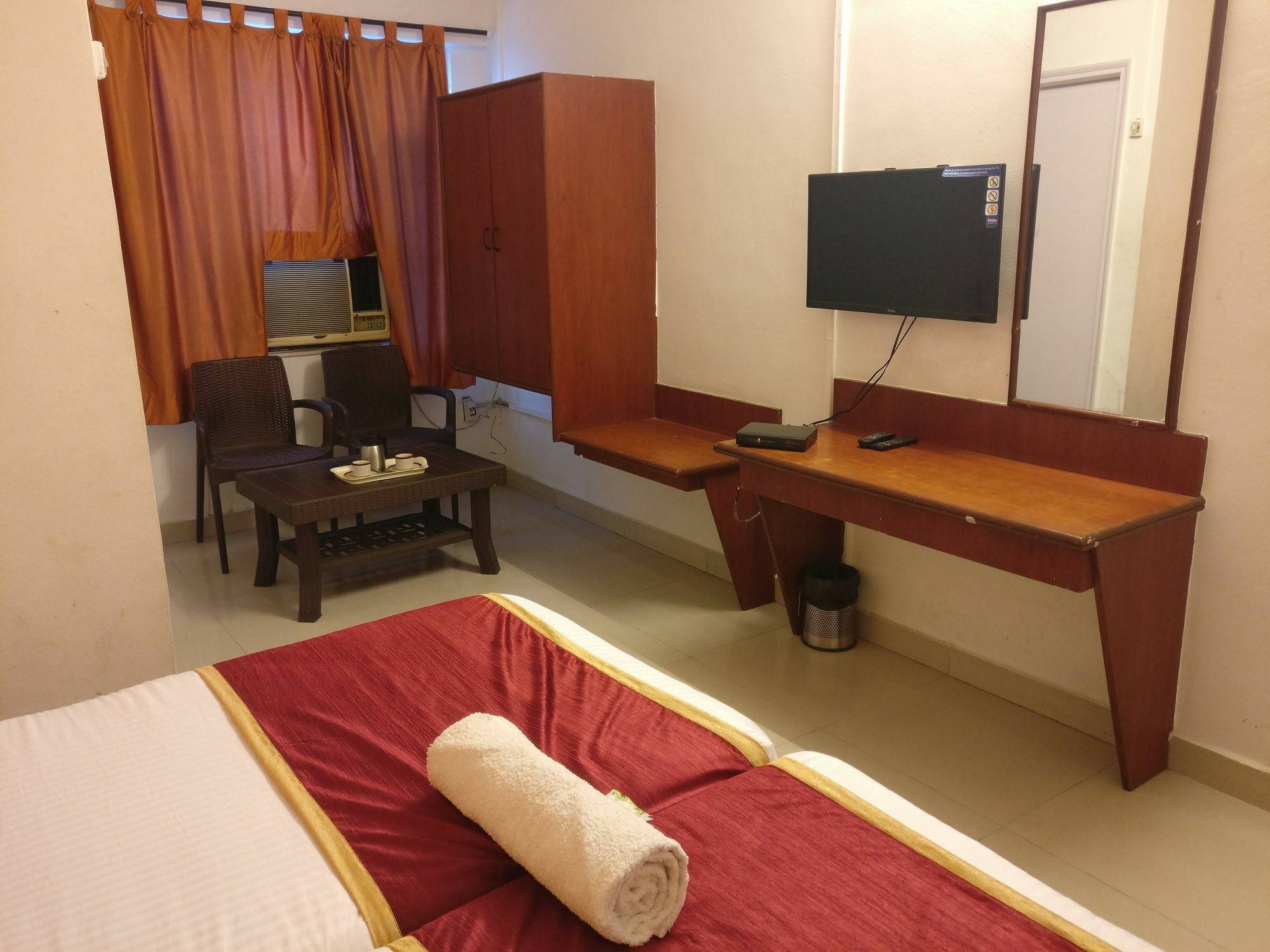 Oyo 1065 Hotel Hmr Royal Inn プネ エクステリア 写真
